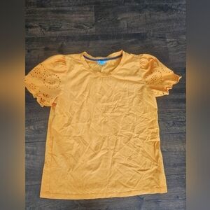 Draper James yellow cotton top with eyelet details. Size M #preppy #summer